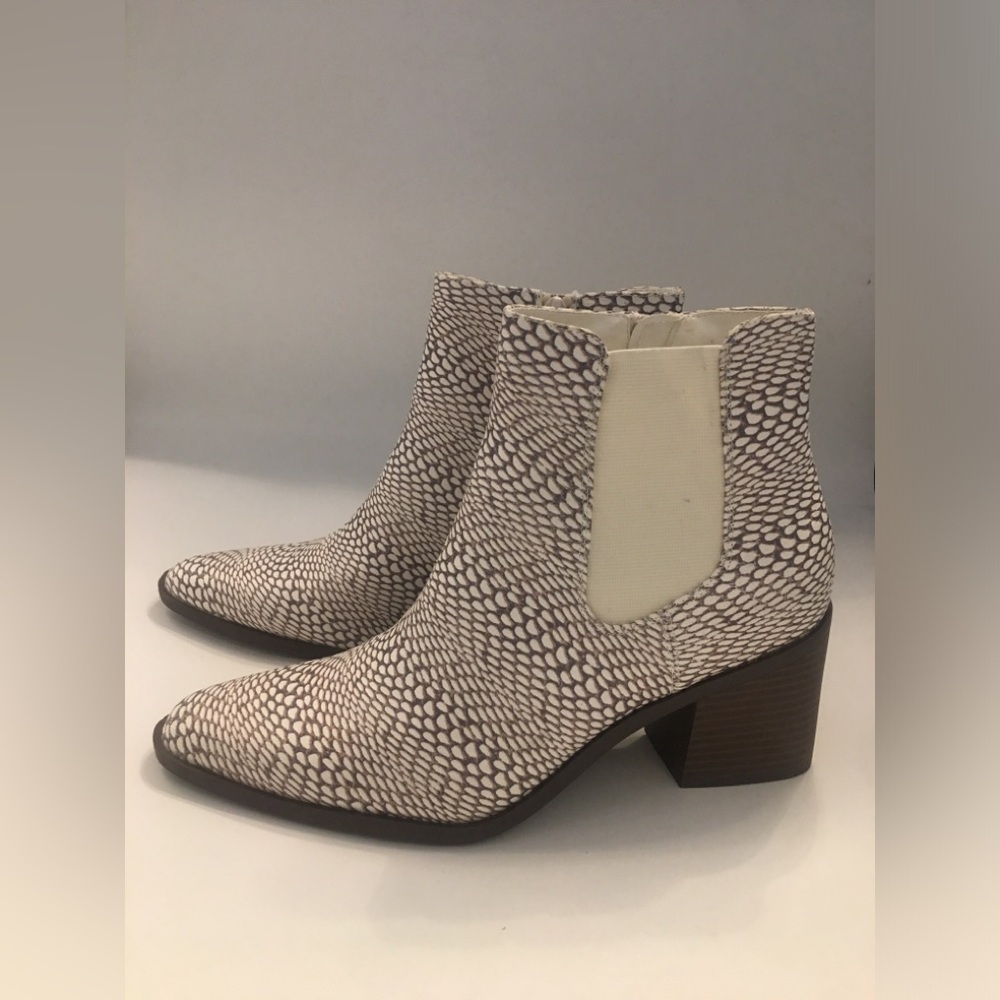 New The Limited Kiki Vegan Ankle Boots Booties Size 8 Snake Print
